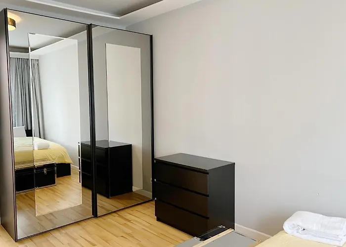 Prime Comfort Apartment With Balcony & Free Parking