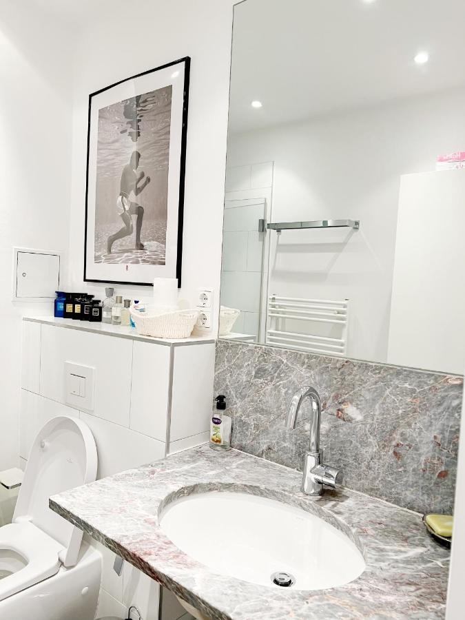 Prime Comfort With Balcony & Free Parking Apartment *