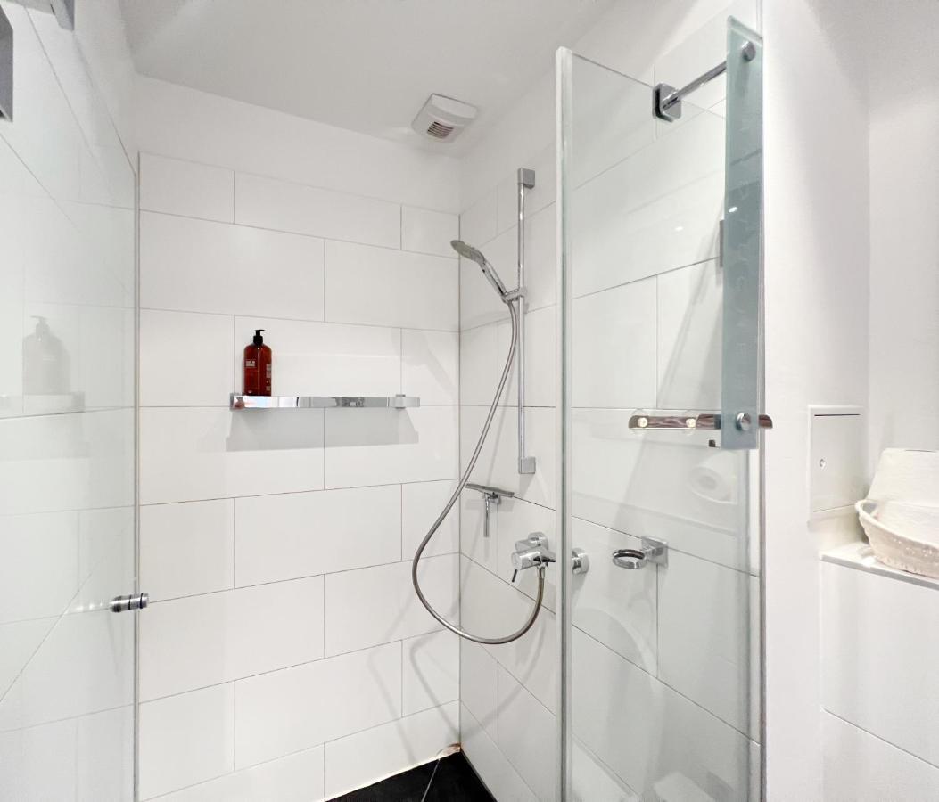 Prime Comfort With Balcony & Free Parking *